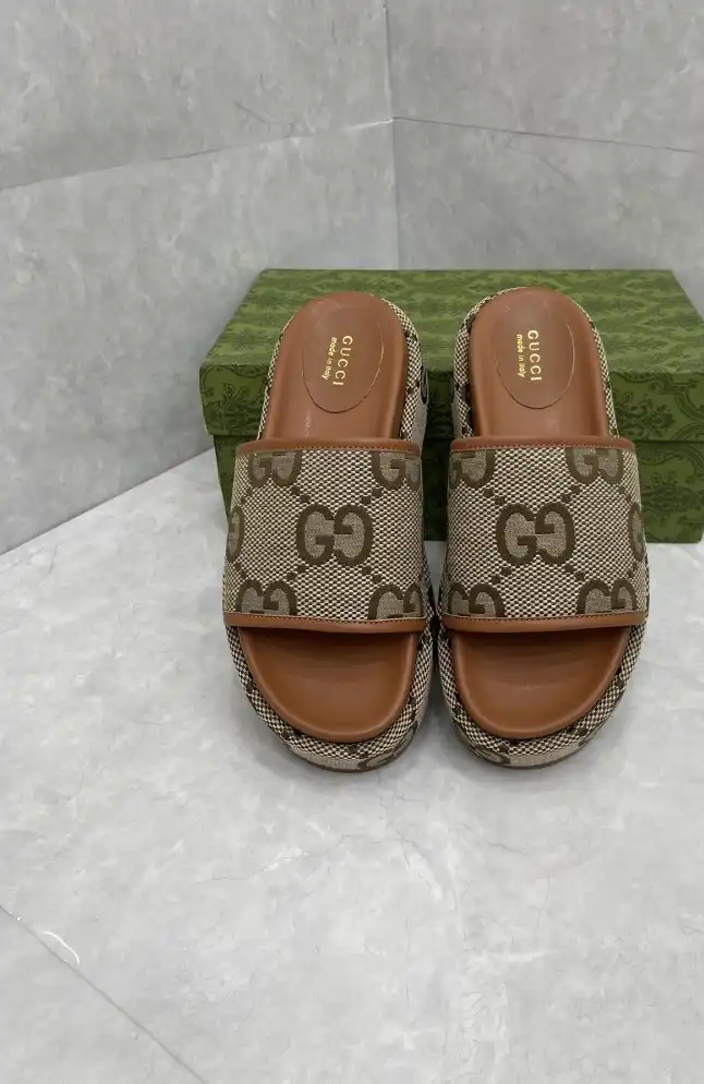 hype Gucci Slippers