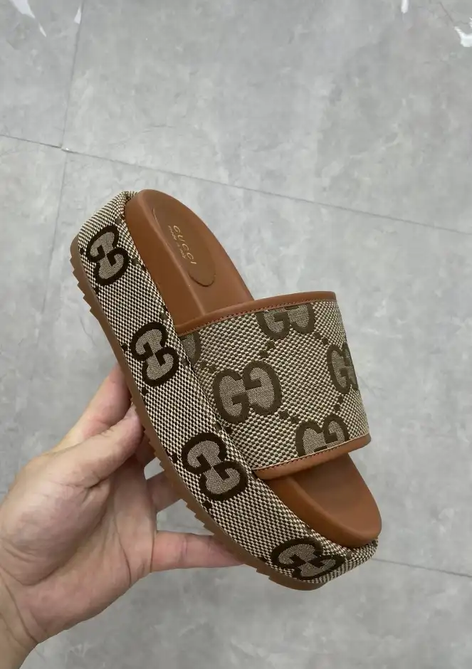 hype Gucci Slippers