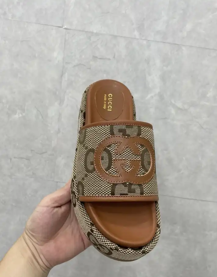 hype Gucci Slippers