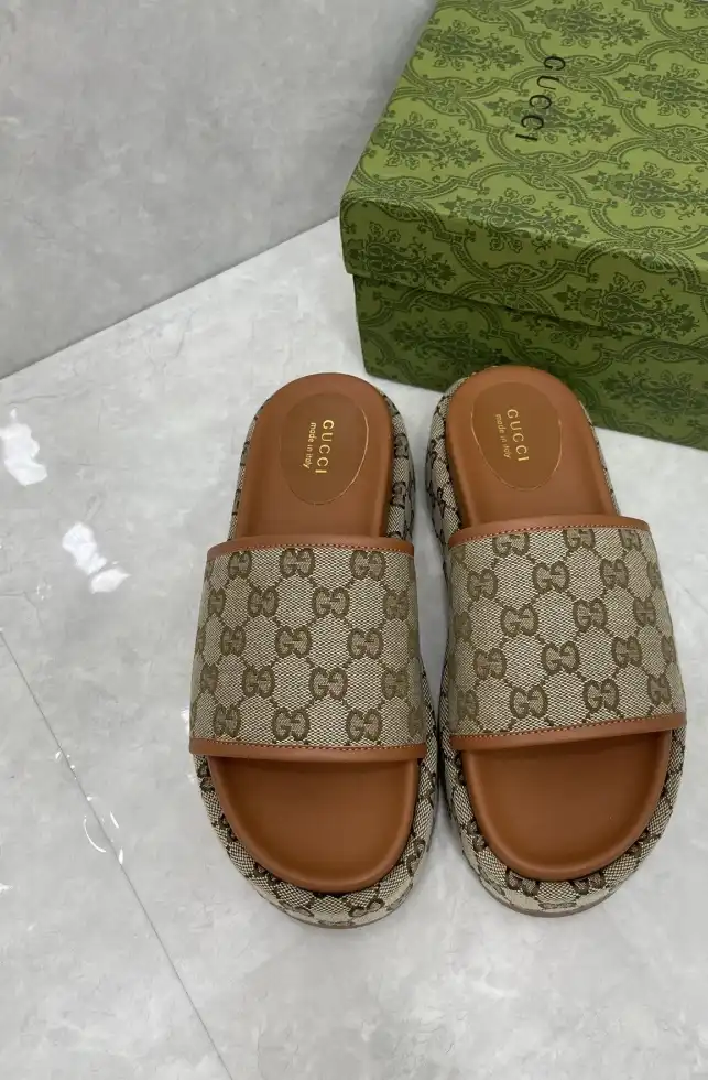 hype Gucci Slippers