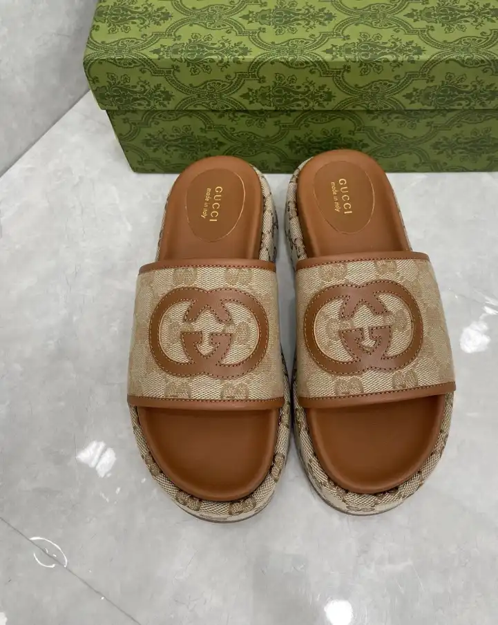 hype Gucci Slippers