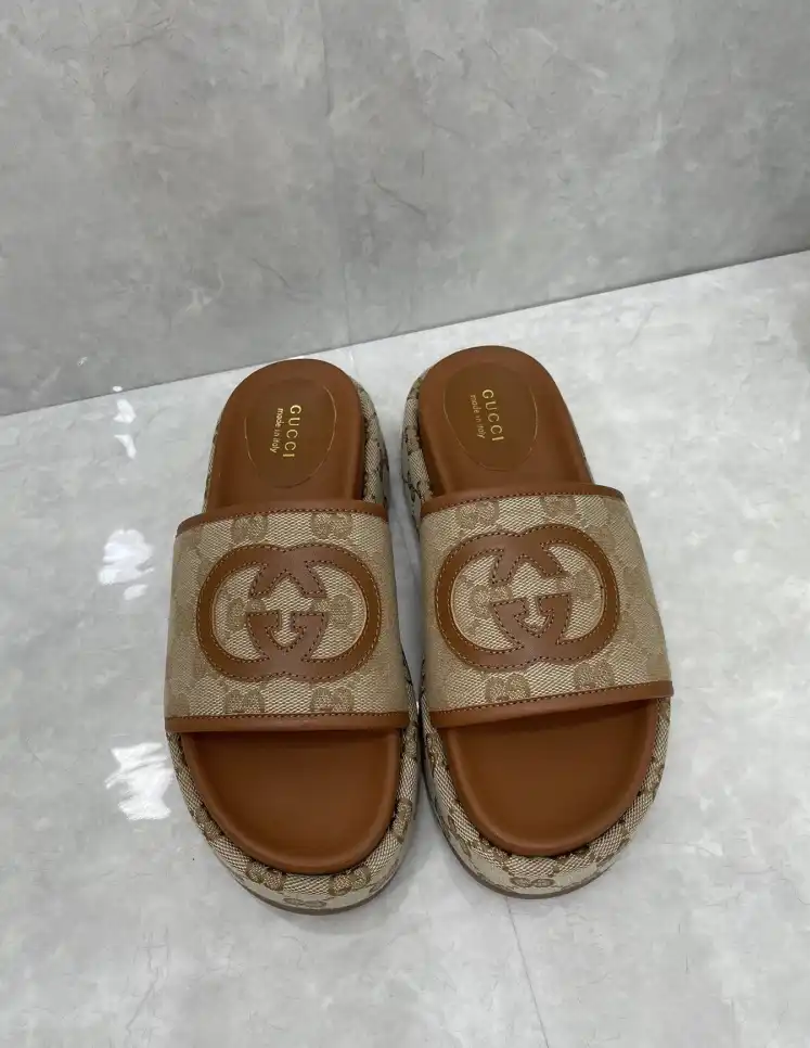 hype Gucci Slippers