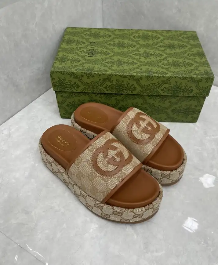 hype Gucci Slippers