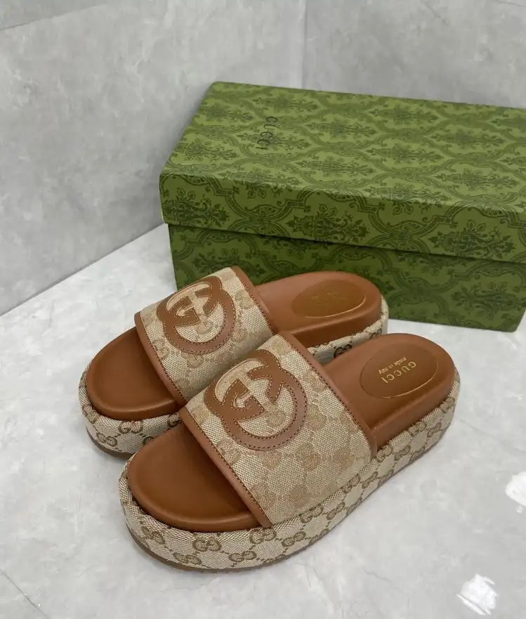 hype Gucci Slippers