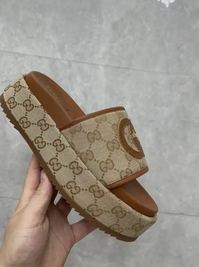 hype Gucci Slippers