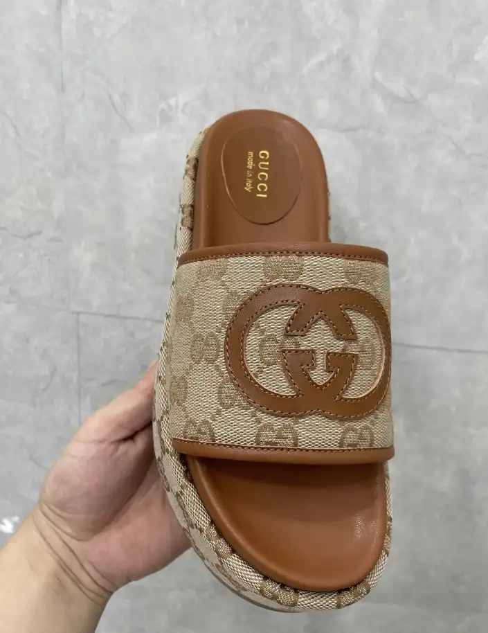 hype Gucci Slippers