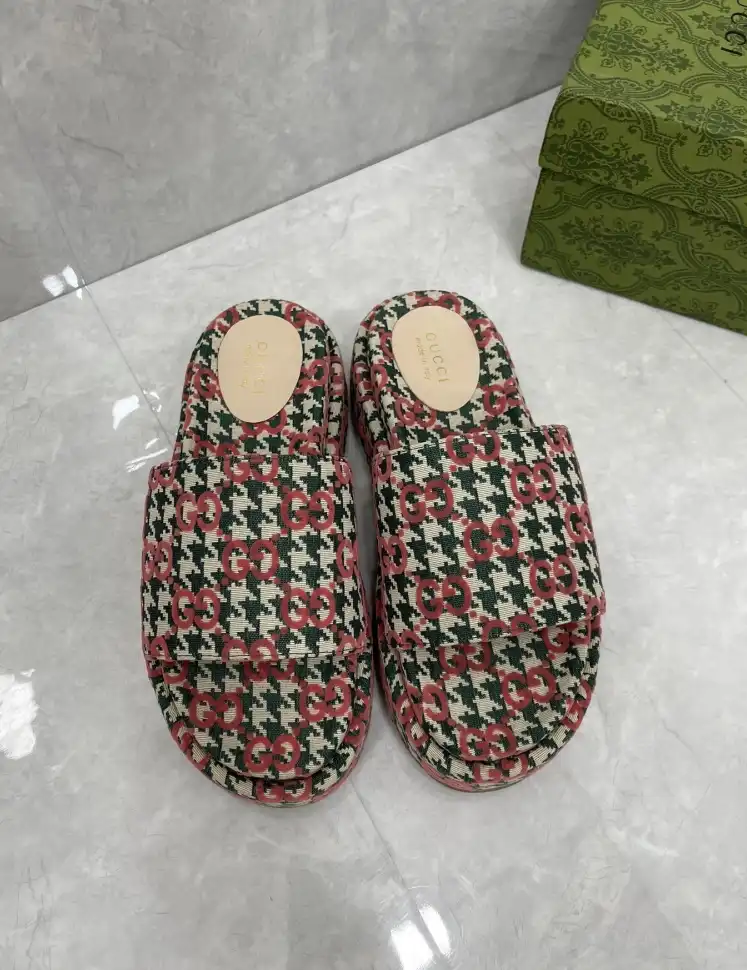 hype Gucci Slippers