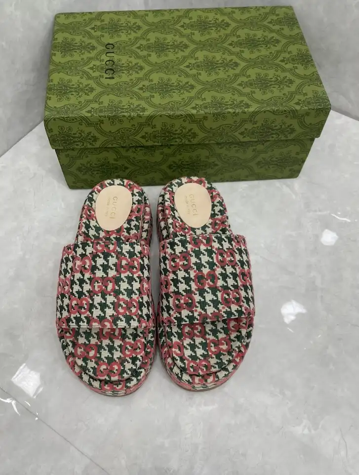 hype Gucci Slippers