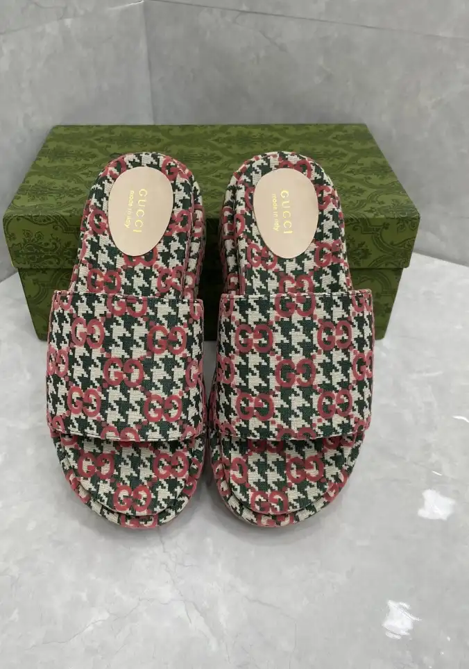 hype Gucci Slippers