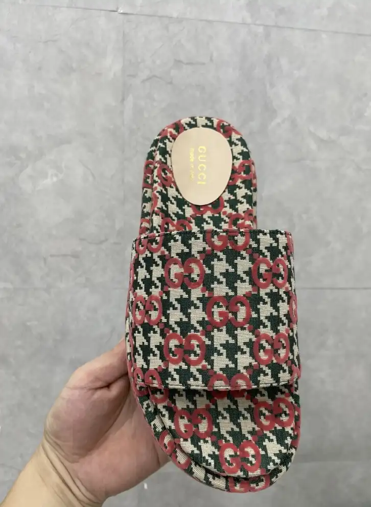 hype Gucci Slippers