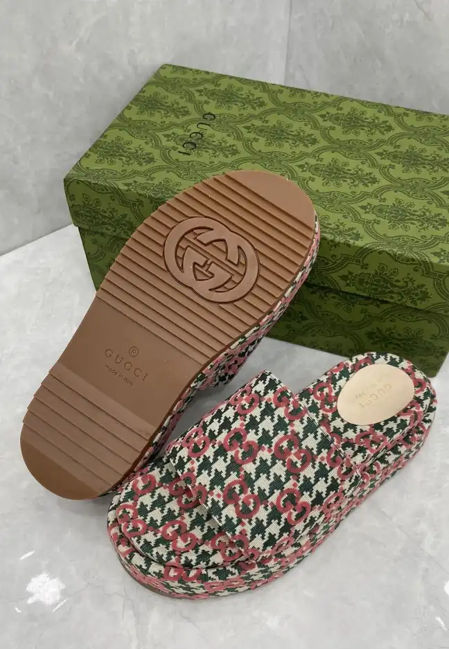 hype Gucci Slippers