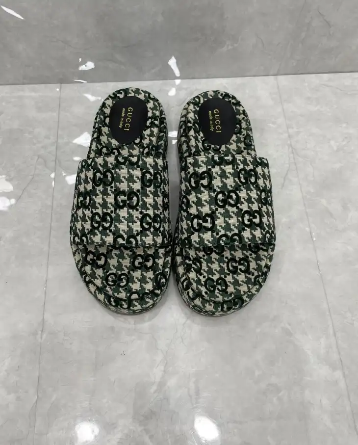 hype Gucci Slippers