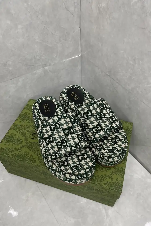 hype Gucci Slippers