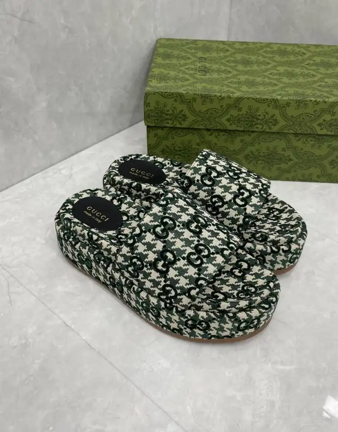 hype Gucci Slippers