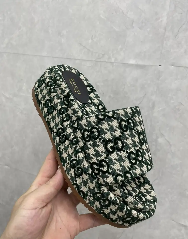 hype Gucci Slippers