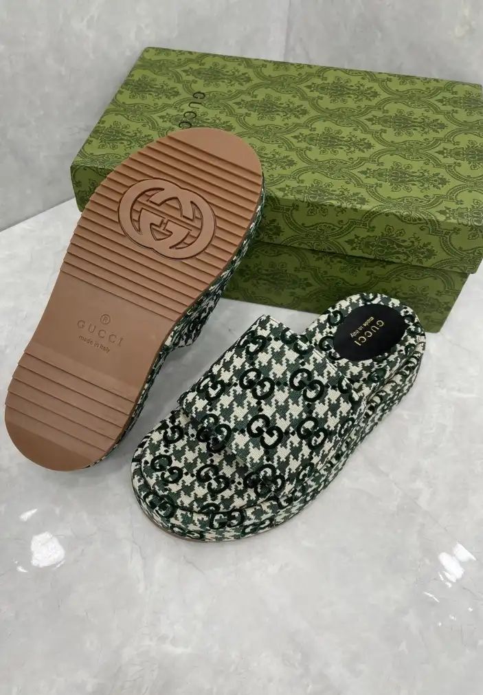 hype Gucci Slippers