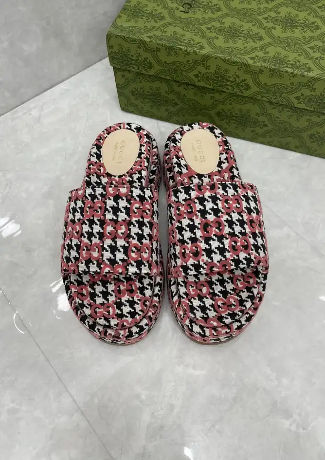 hype Gucci Slippers