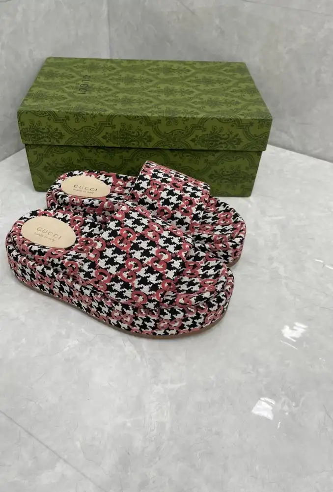 hype Gucci Slippers