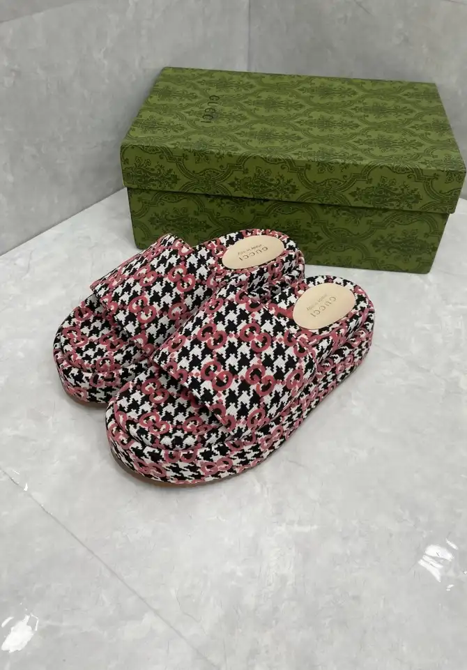 hype Gucci Slippers