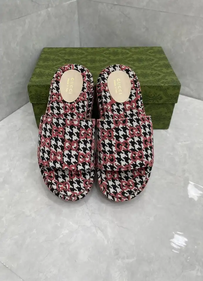 hype Gucci Slippers