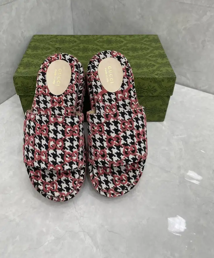 hype Gucci Slippers