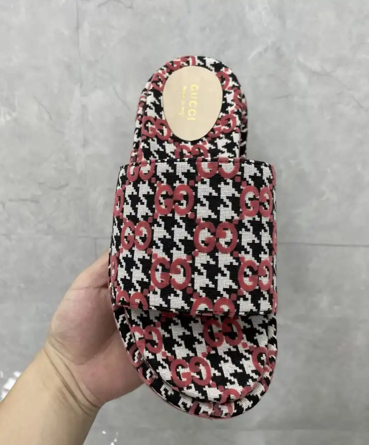 hype Gucci Slippers