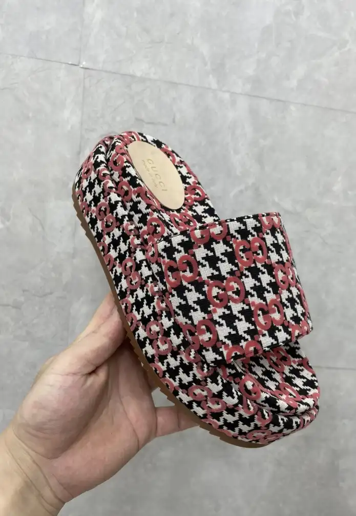 hype Gucci Slippers