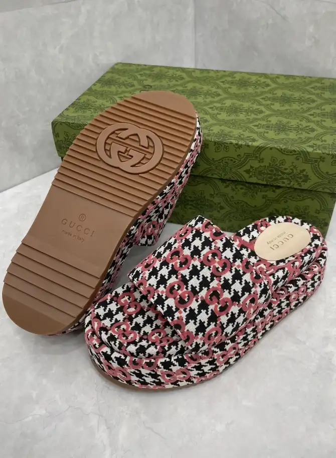 hype Gucci Slippers