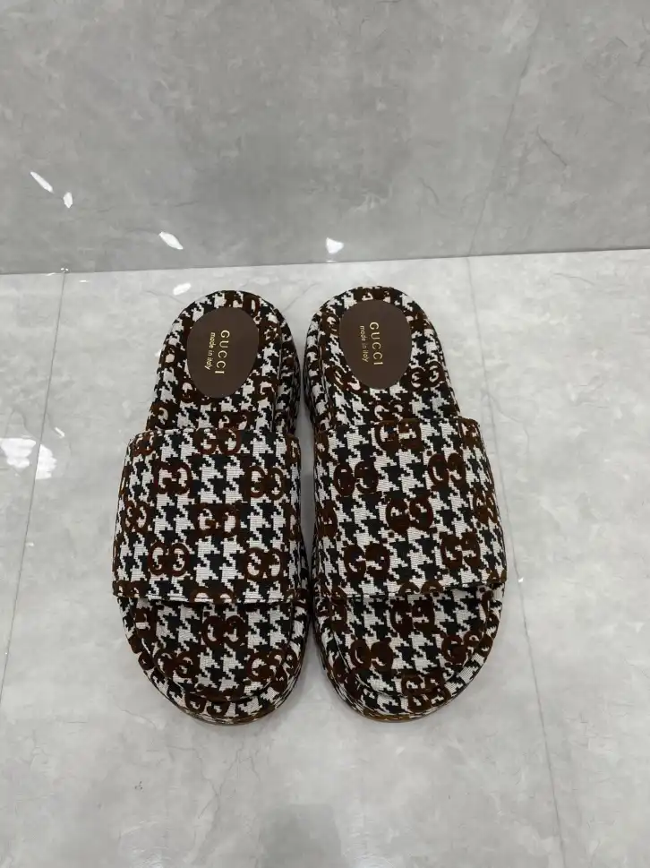 hype Gucci Slippers