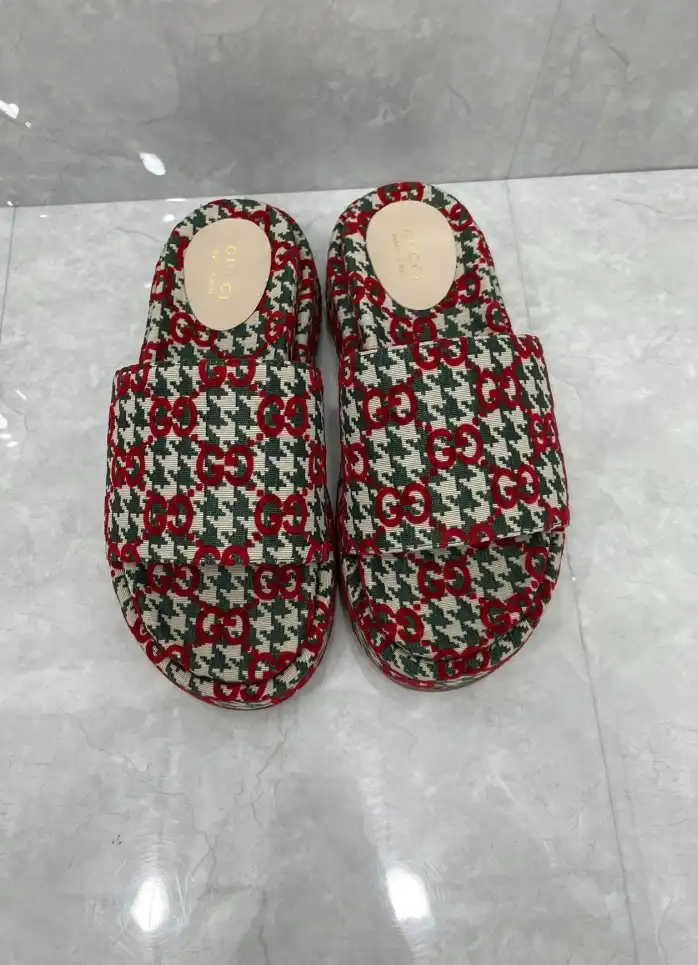 hype Gucci Slippers