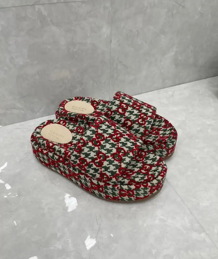 hype Gucci Slippers