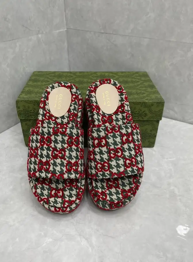 hype Gucci Slippers