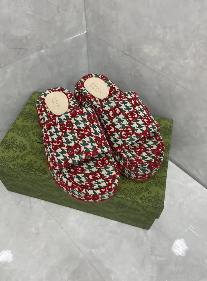 hype Gucci Slippers