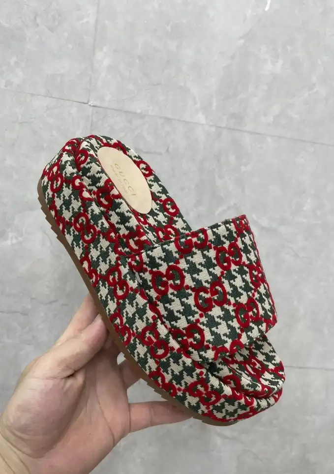 hype Gucci Slippers