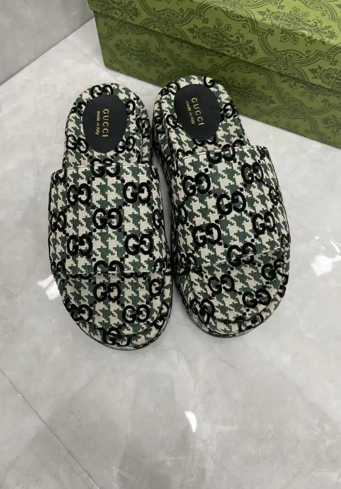 hype Gucci Slippers