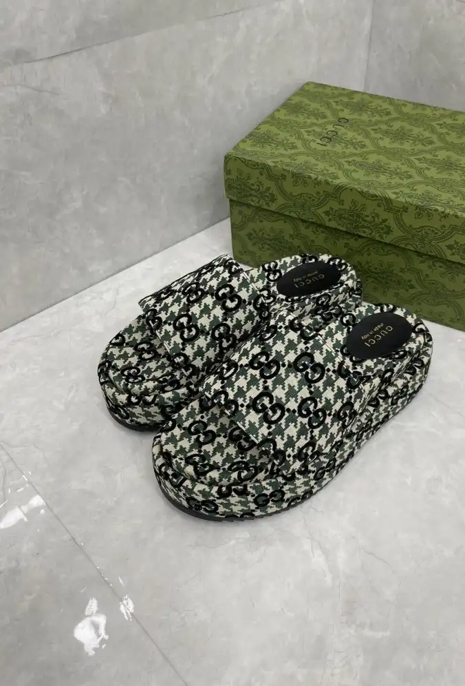 hype Gucci Slippers