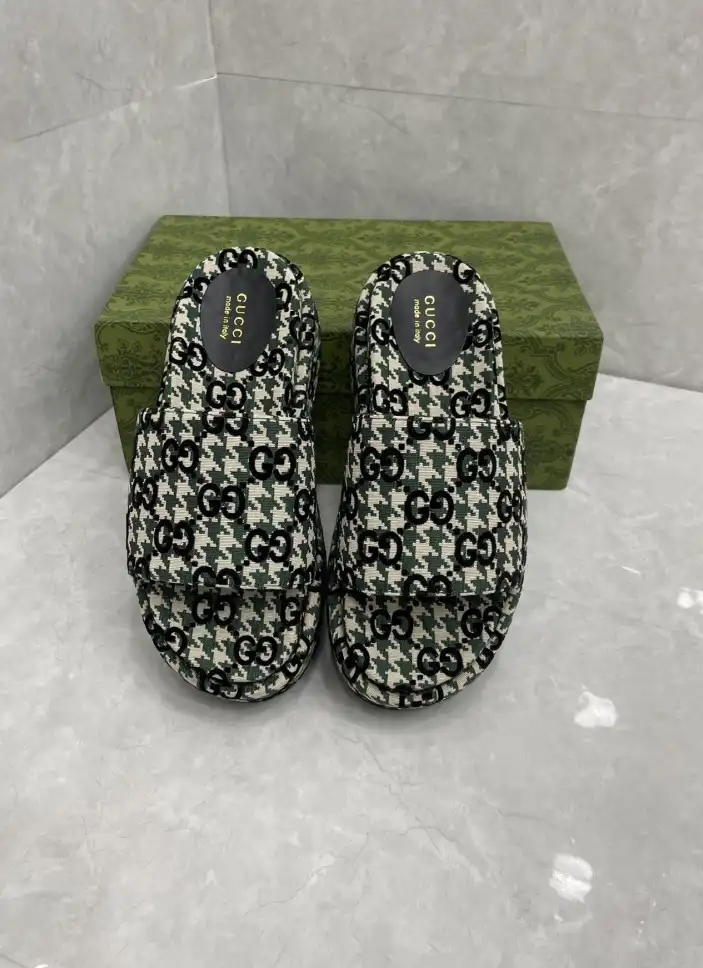 hype Gucci Slippers