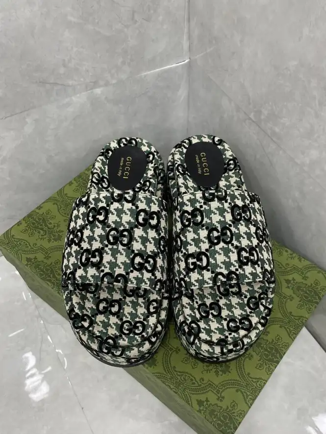 hype Gucci Slippers