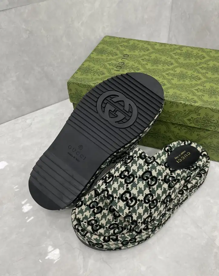 hype Gucci Slippers