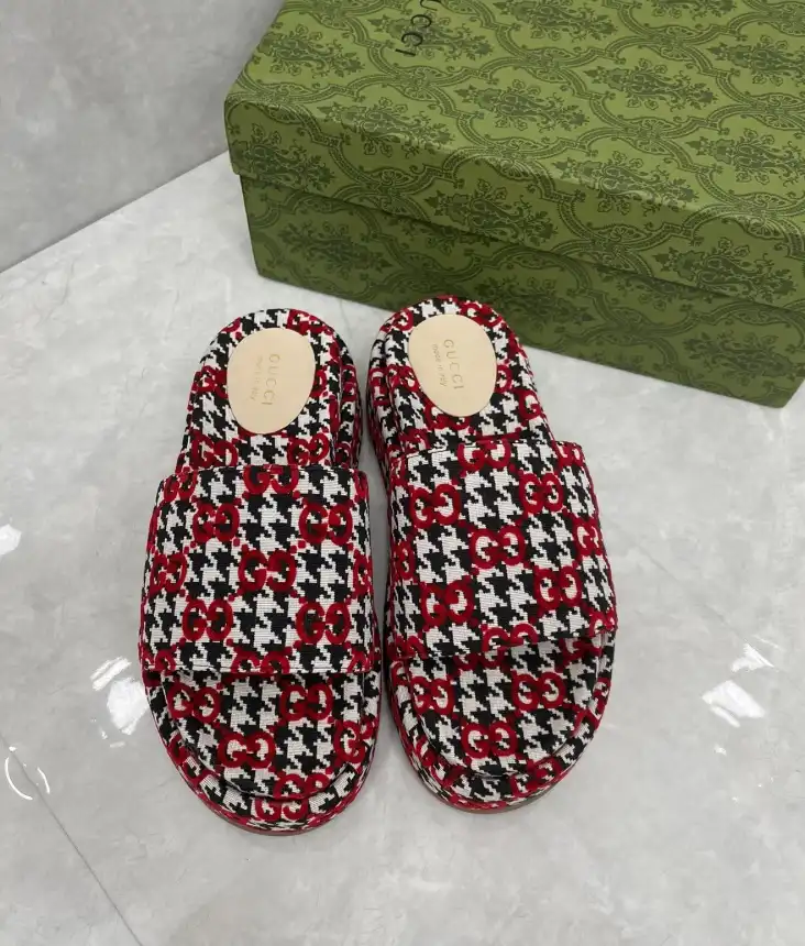 hype Gucci Slippers