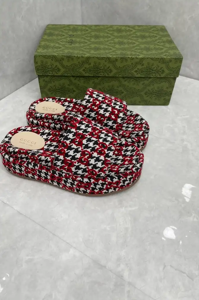 hype Gucci Slippers