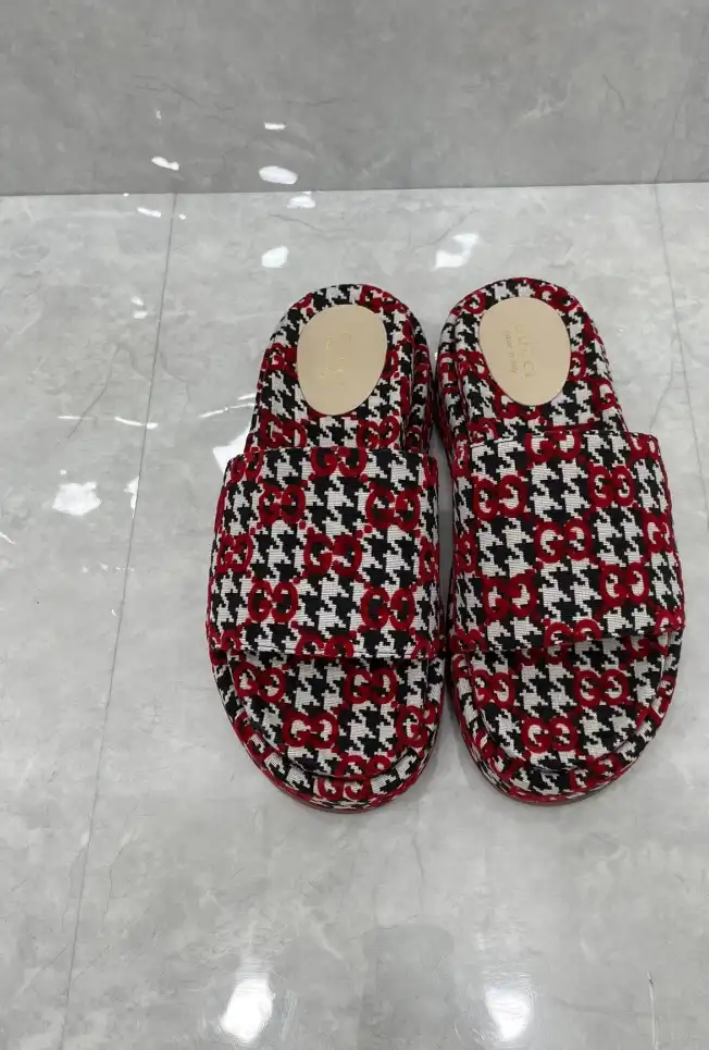 hype Gucci Slippers