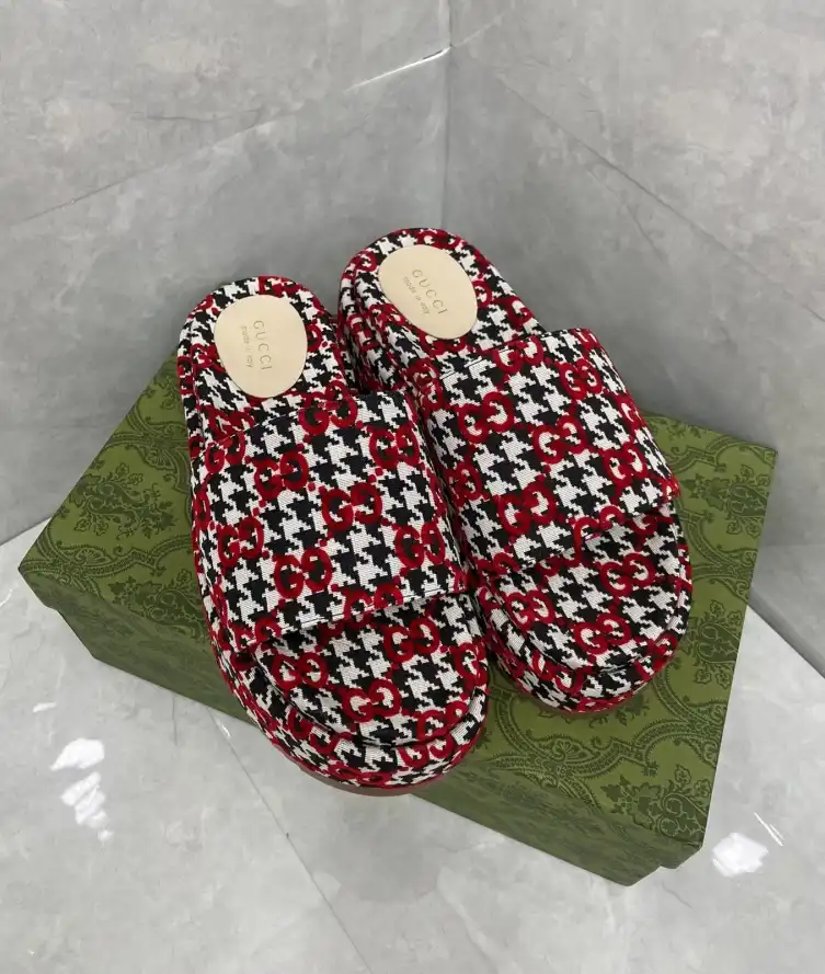 hype Gucci Slippers