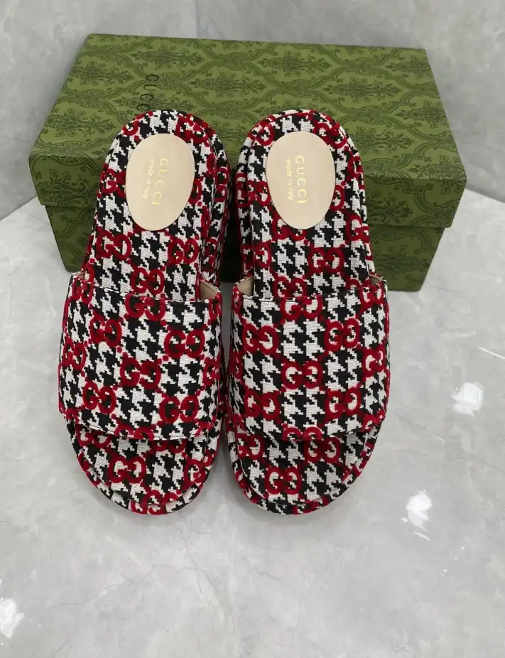 hype Gucci Slippers