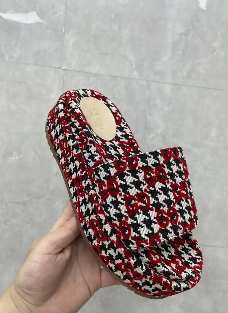 hype Gucci Slippers