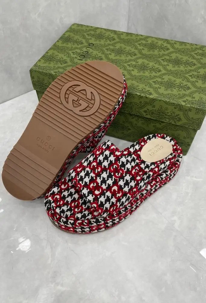 hype Gucci Slippers