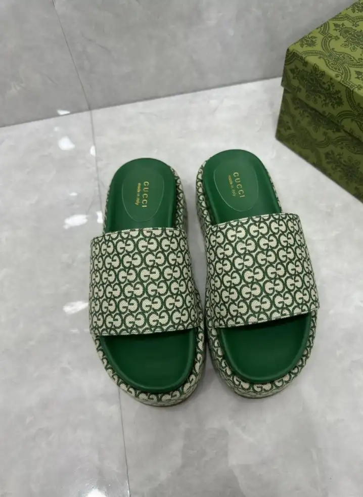 hype Gucci Slippers