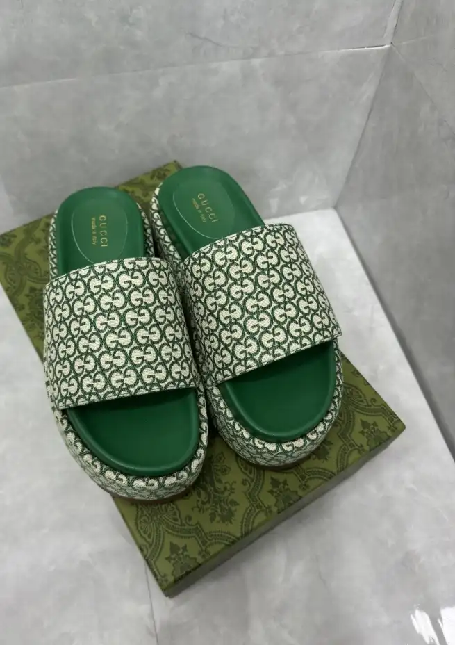 hype Gucci Slippers