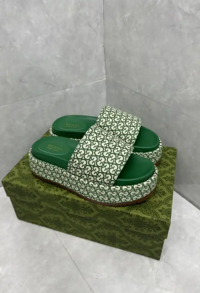 hype Gucci Slippers