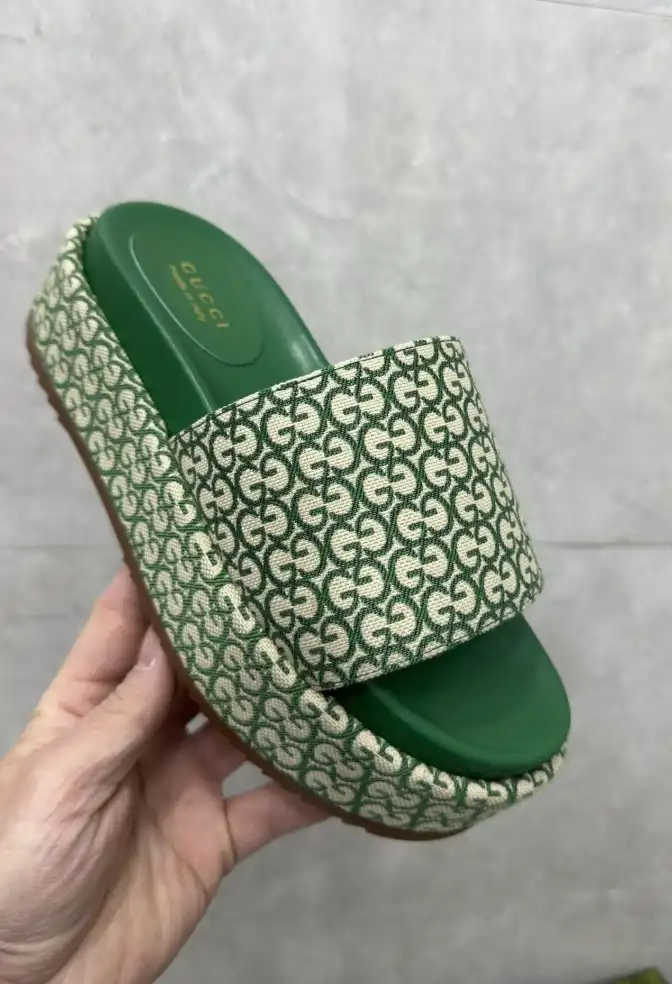 hype Gucci Slippers